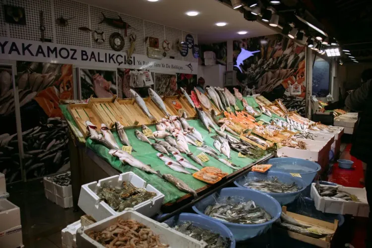 Рыбный рынок в Батуми со свежей рыбой, морепродуктами и атмосферой грузинского черноморского курорта.