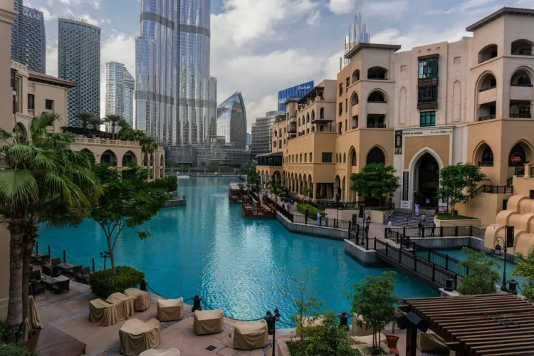 Отели у озера фонтанов в Даунтауне Дубая рядом с Dubai Mall и Бурдж-Халифой.
